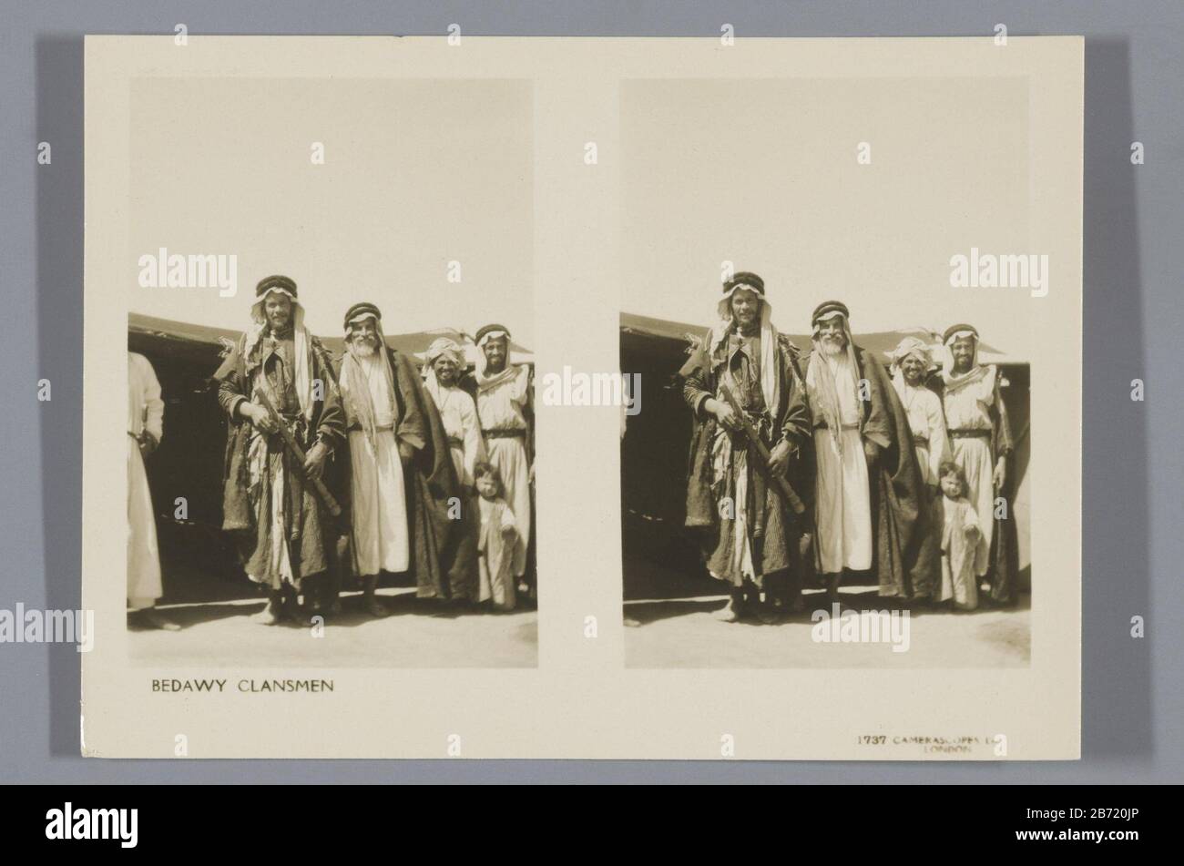 Serie über die Ausgrabungen der britischen Archäologen Gerald Harding und Flinders Petrie bei Tell Jamme in dem damaligen britischen Mandat Palestina. Hersteller : Fotograf: Anonymer Verleger: Camera Copes Ltd. (Denkmalgeschütztes Gebäude) Herausgeber: Coronet Camera Co. (Denkmalgeschütztes Eigentum) Ort Herstellung: Fotograf: Palestine Herausgeber: London Herausgeber: Birmingham Datum: 1926 - 1927 Material: Papiertechnik: Gelatine Silber Druckabmessungen: Primärer Träger: H 82 mm × W 115 mm Betreff: Clans, Stammbeziehung wandernde Gemeinden: Nomaden, wo palästina Jammé erzählt Stockfoto