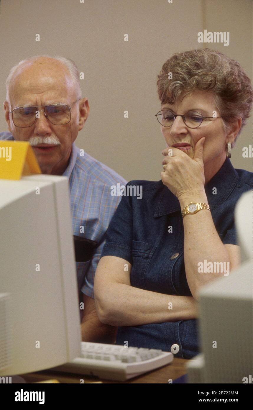 Austin Texas USA, 2000: Senior Computer Class. SeniorNet vermittelt Menschen ab 55 Jahren E-Mail sowie grundlegende Internetkenntnisse. HERR ©Bob Daemmrich Stockfoto