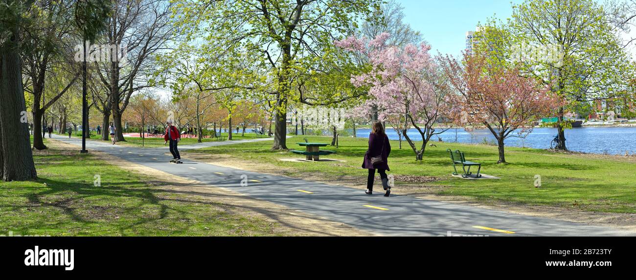 Charles River Esplanade in Back Bay, Boston, Panoramaaussicht. Stockfoto