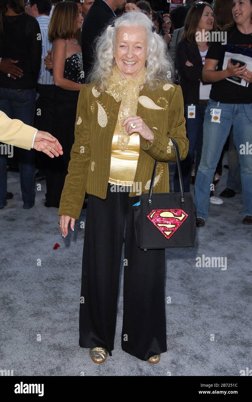 Noel Neill bei der Weltpremiere von "Superman Returns" im Mann Village Theatre in Westwood, CA. Die Veranstaltung fand am Mittwoch, den 21. Juni 2006 statt. Foto von: SBM / PictureLux - Alle Rechte Vorbehalten - Aktenzeichen # 33984-3831SBMPLX Stockfoto