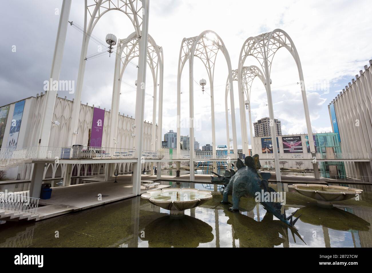 Das Pacific Science Center in Seattle steht am 12. März 2020 leer. Aufgrund des Verbots von Gouverneur Jay Inslee für Versammlungen von 250 in King, Pierce und Snohomish Counties, die Verbreitung des COVID-19-Virus zu stoppen, hat das Museum der Öffentlichkeit bis Ende März geschlossen. Stockfoto