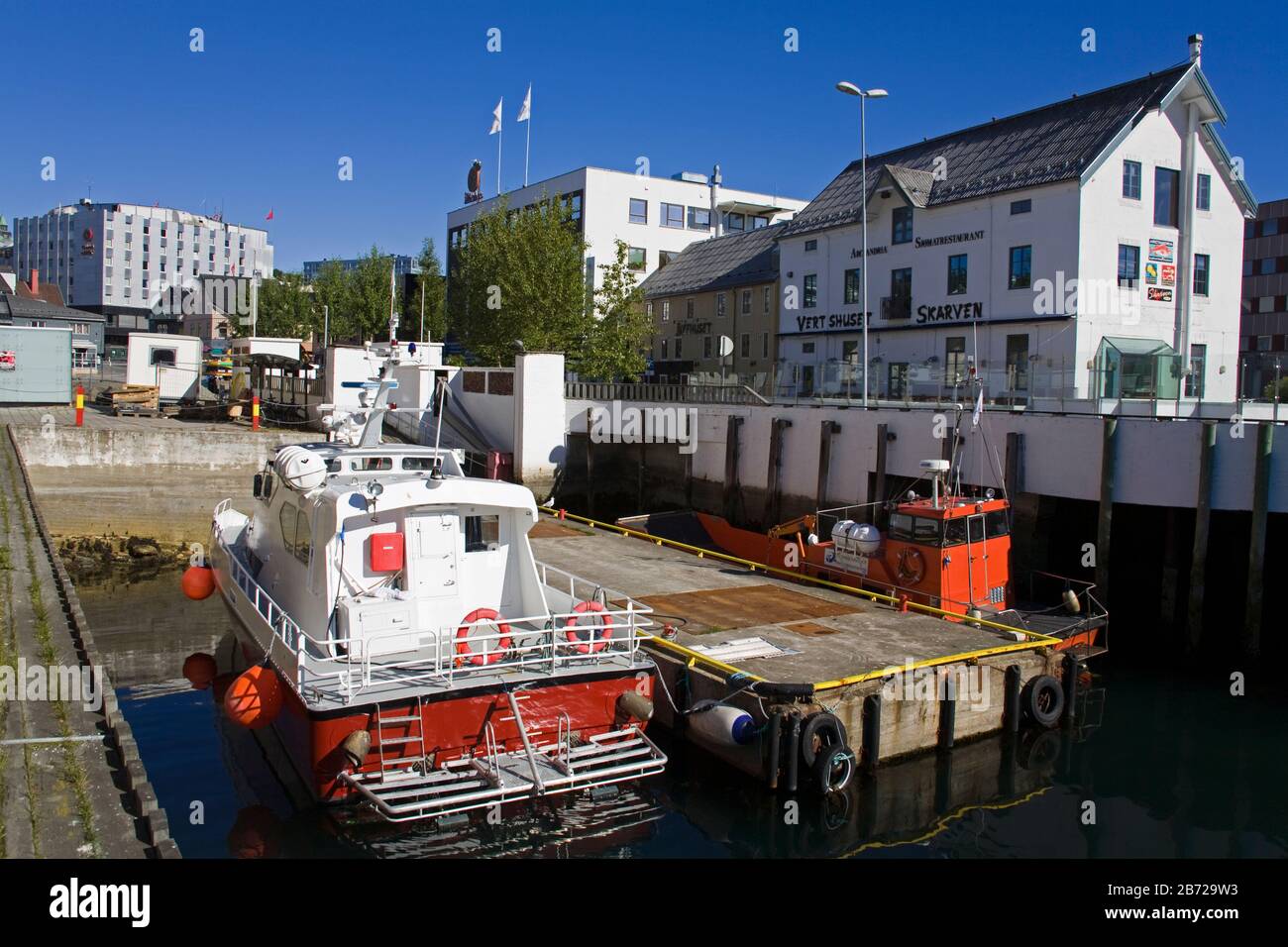 Boote in Strand-Torget (Markt), Tromso City, Troms County, Norwegen, Skandinavien Stockfoto