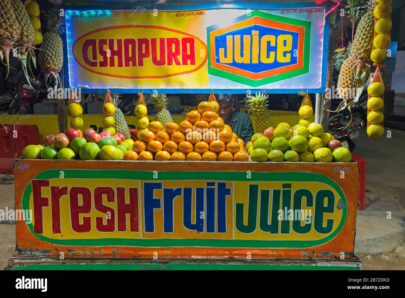 Fruchtsaftstall Law Garden Night Market Ahmedabad Gujarat Indien Stockfoto