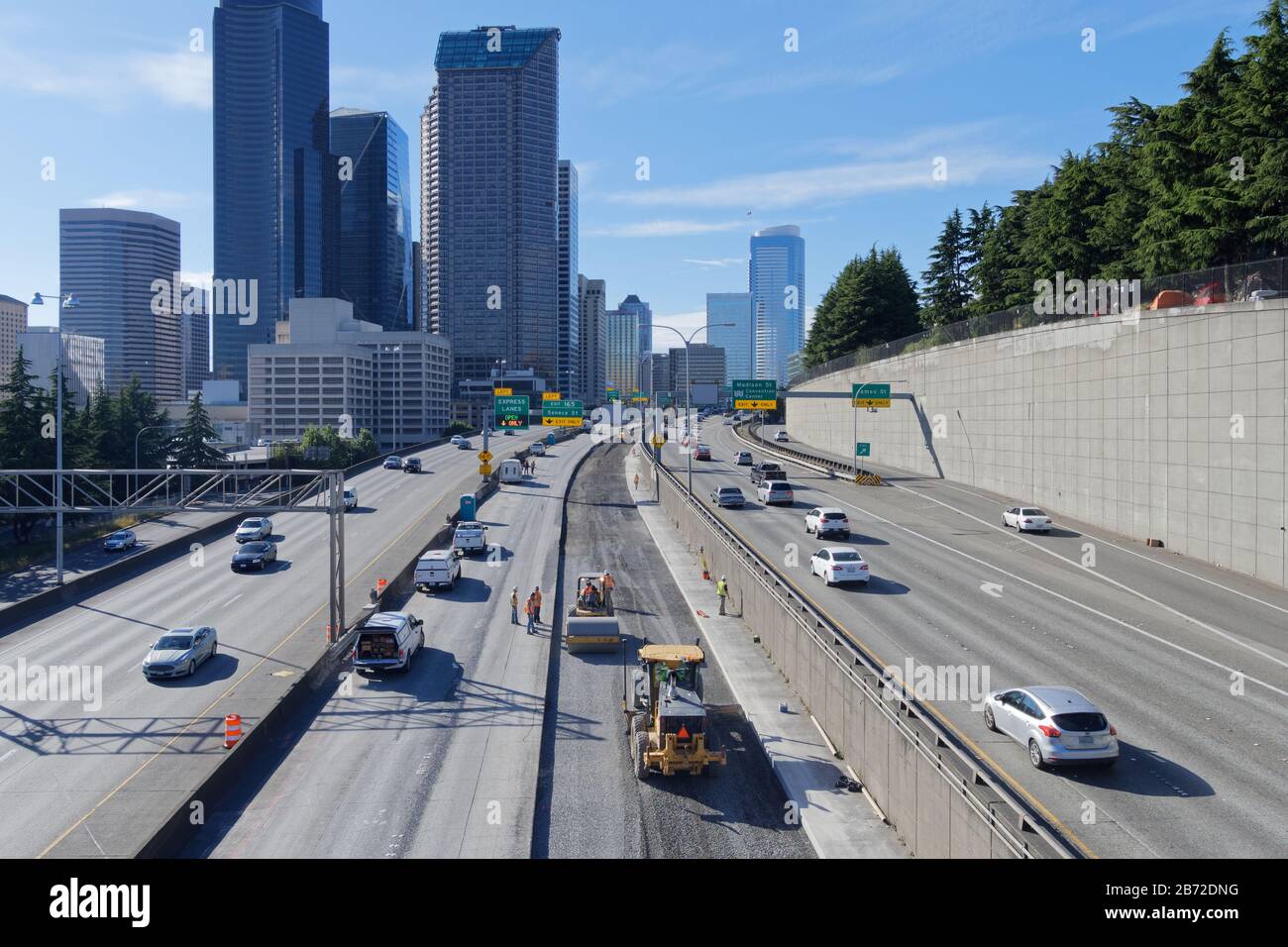 JUNI 2018 in SEATTLE, WA: Straßenarbeiter haben die Interstate 5-Reparaturen in der Innenstadt von Seattle beendet. Stockfoto