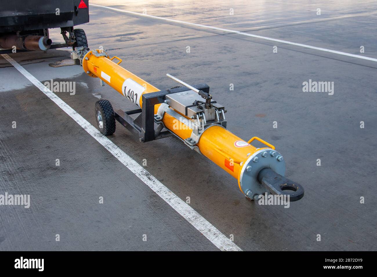 Schleppnetzträger für ein Flugzeug, zum Ankuppeln von Landegeräten, die Flugplätze zurückdrängen Stockfoto