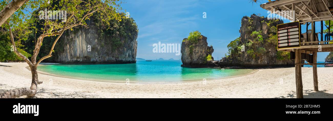 Panorama-Strand von ko hong Insel andaman Meer in Krabi, Thailand. Stockfoto