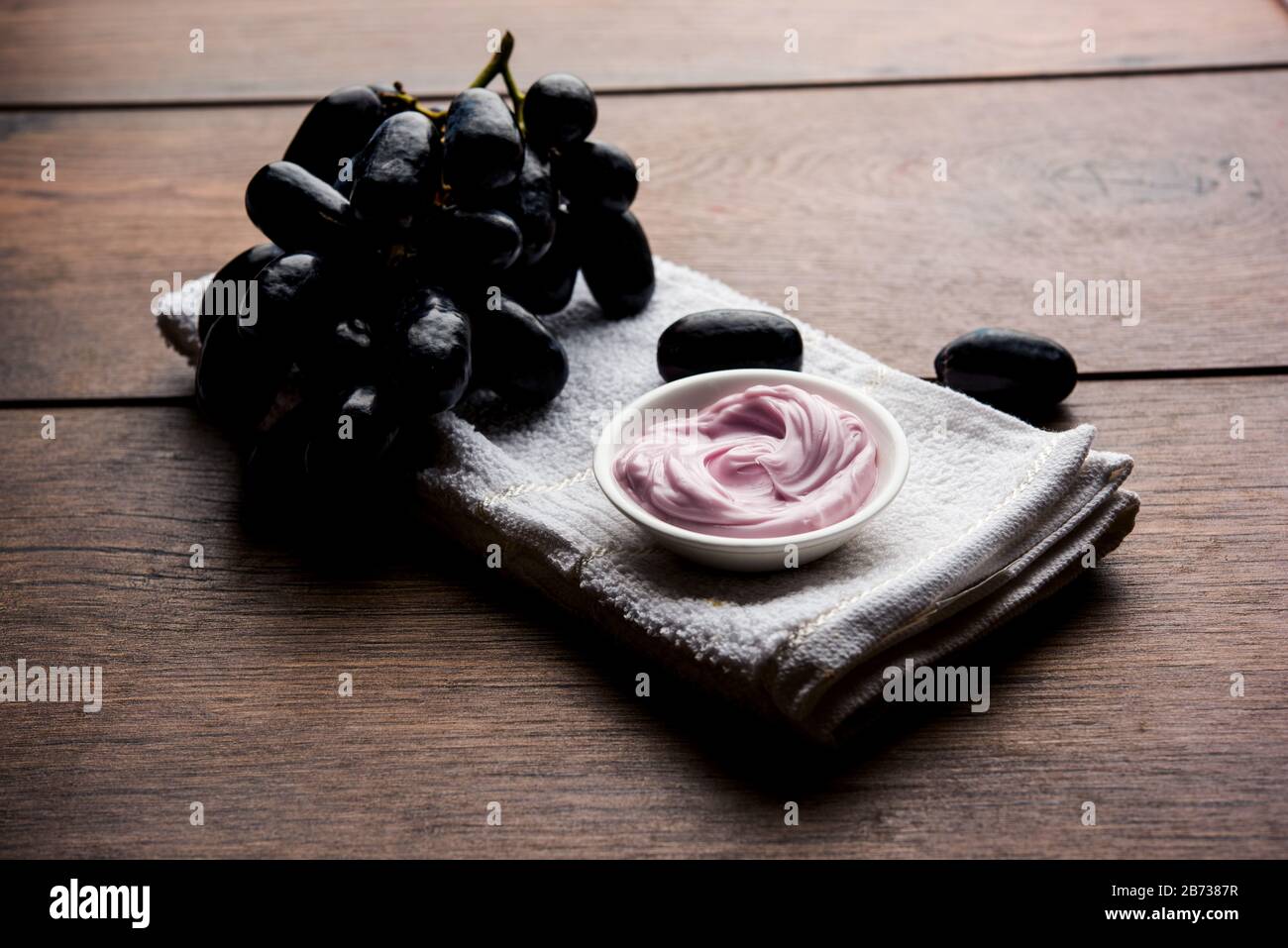 Traubenmaske Stockfotos und -bilder Kaufen - Alamy