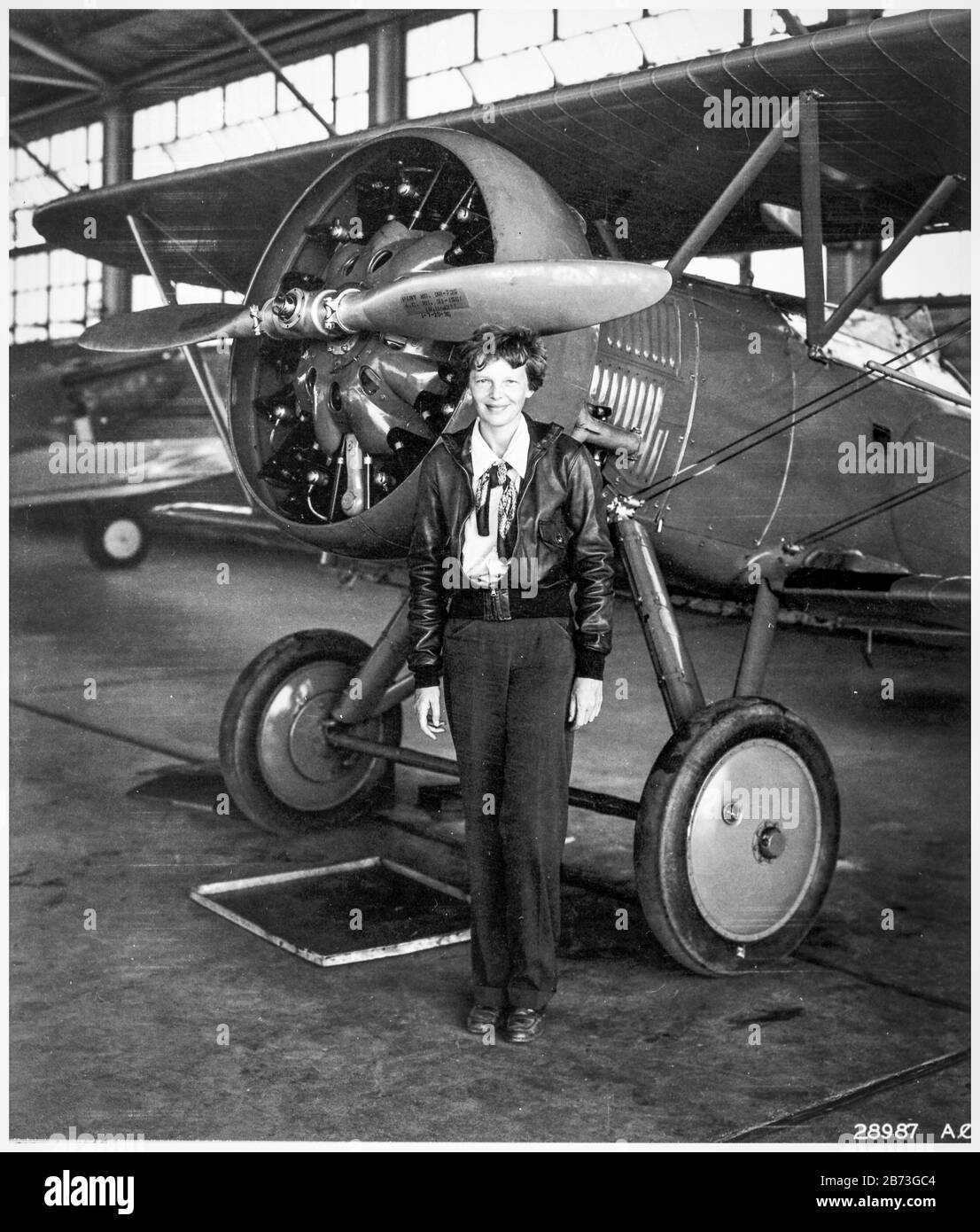 Amelia Earhart (1897-ca. 2. Juli 1937), amerikanische weibliche Flieger, Porträtfoto des 20. Jahrhunderts von US Air Corps, 1936 Stockfoto