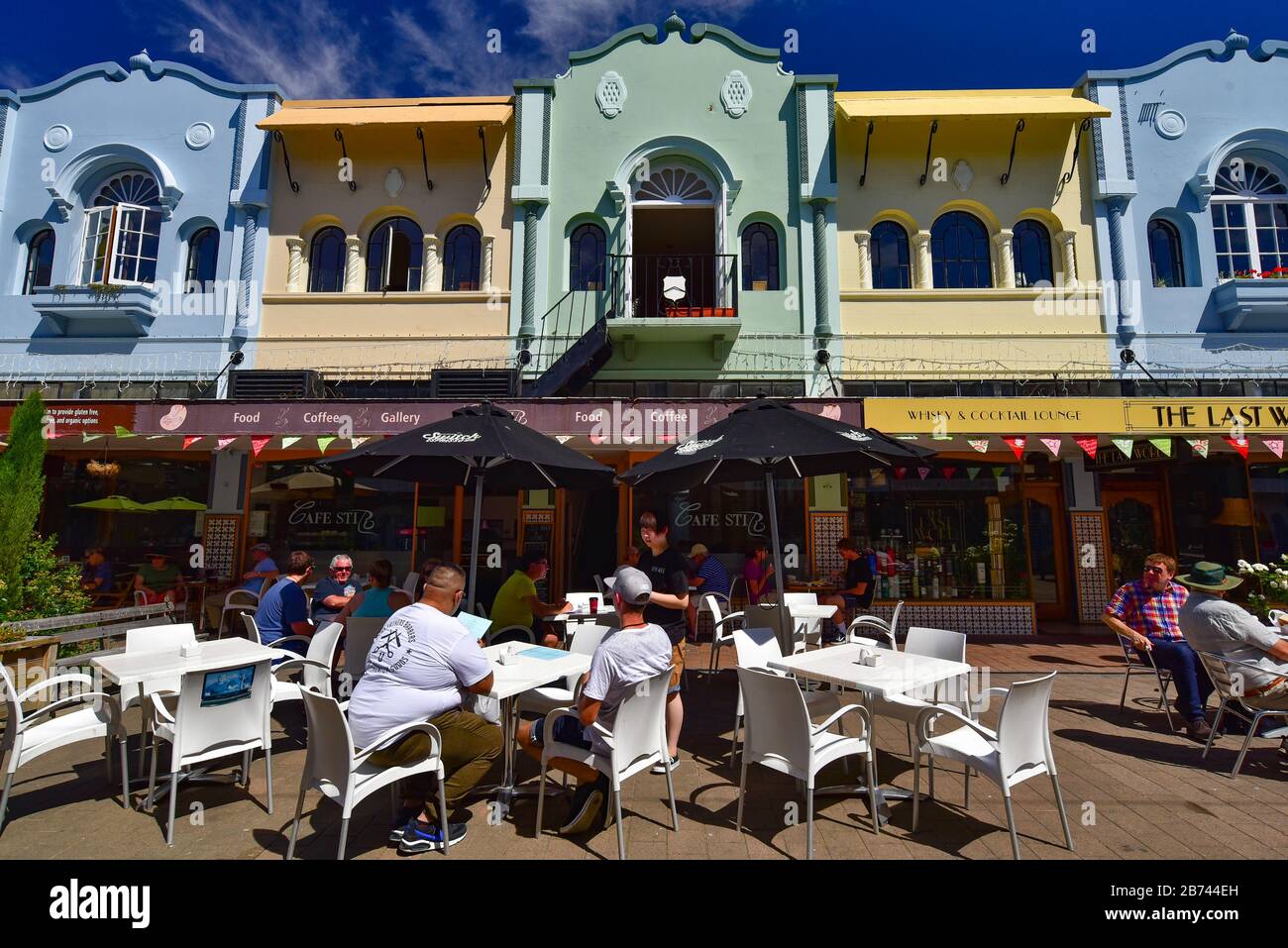 Menschen, die sich auf der New Regent Street, Christchurch, Neuseeland entspannen Stockfoto