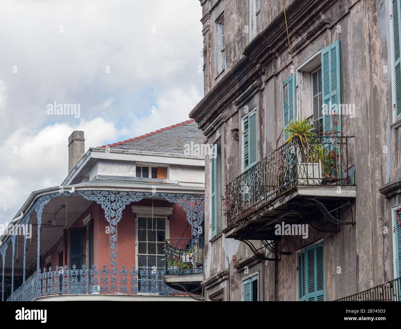 Balkone und Galerien des French Quarter in der Royal Street in New Orleans, LA, USA Stockfoto