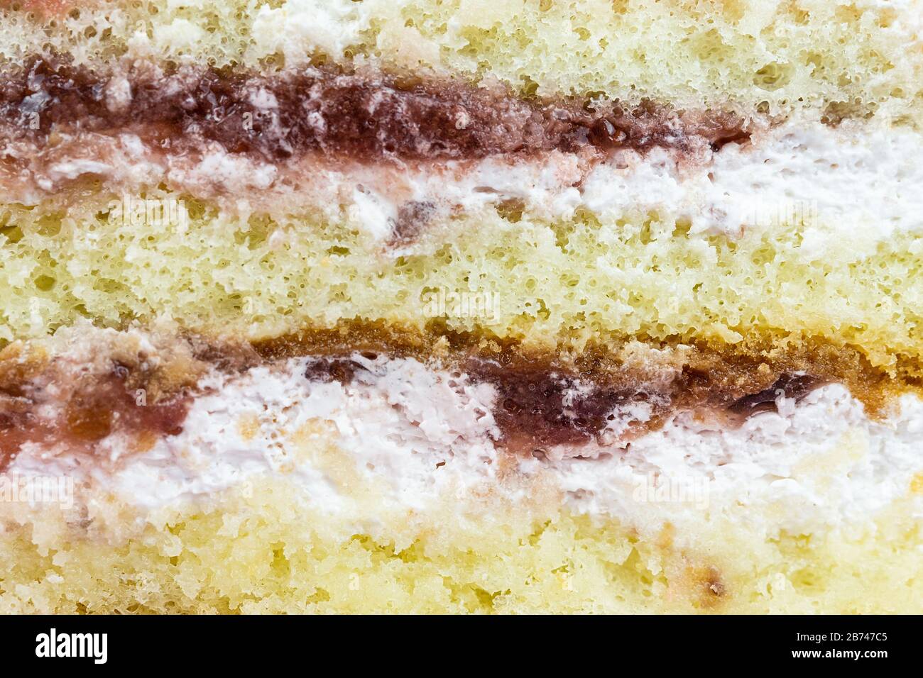Biskuitkuchen mit Erdbeercreme und Erdbeerkuchen Stockfoto