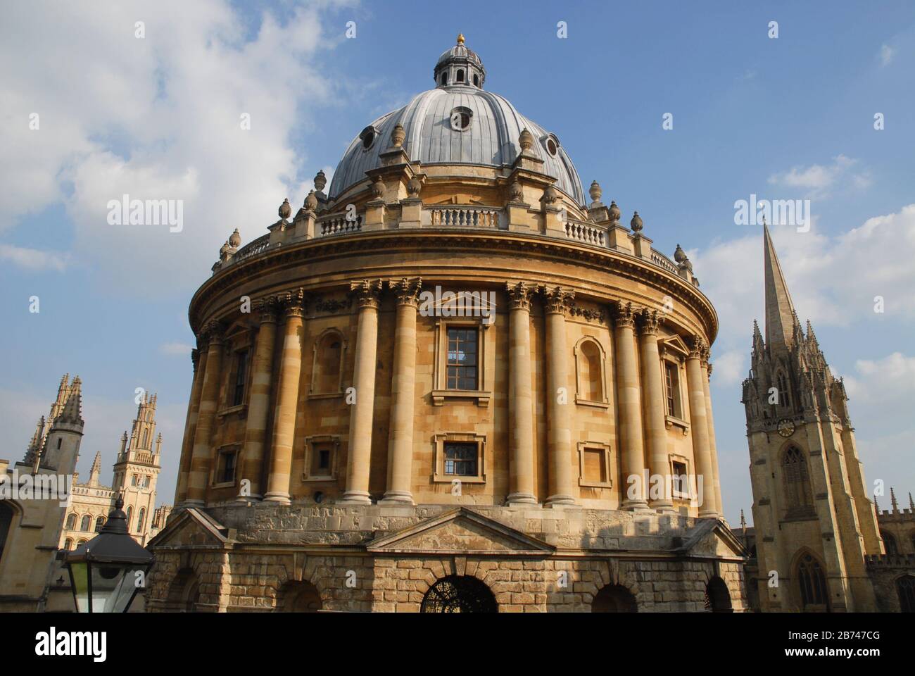 Oxford Spires und die Radcliffe Camera, ein Lesesaal der Bodleian Library, University of Oxford, Oxford, England Stockfoto