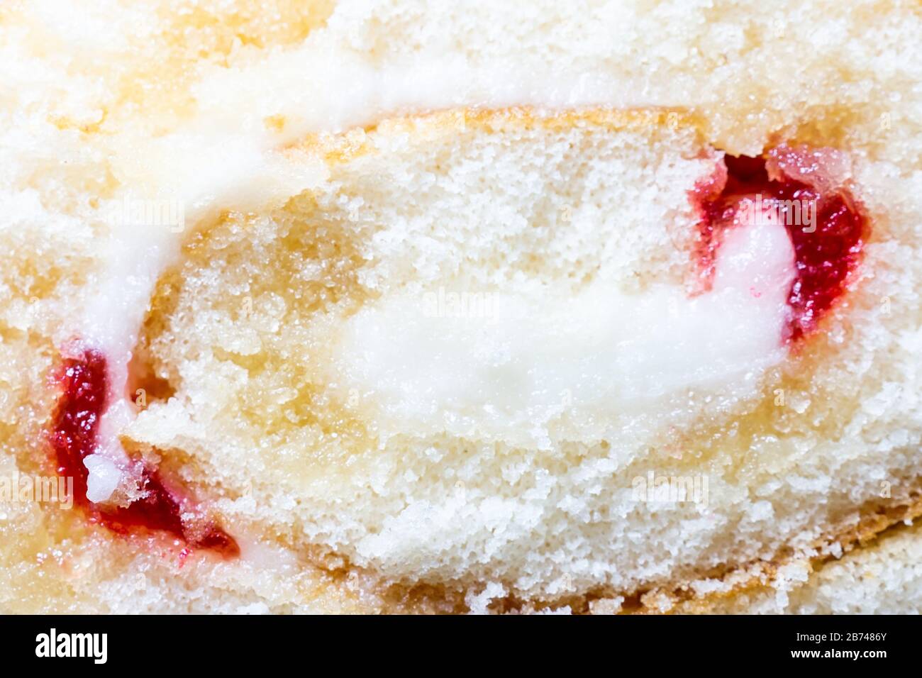 Biskuitkuchen mit Erdbeercreme und Erdbeerkuchen Stockfoto