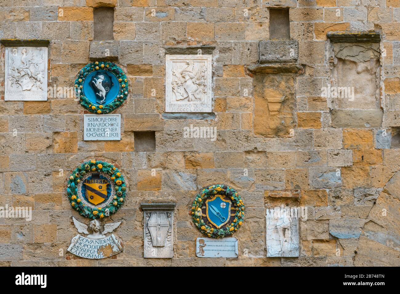Wappen von alten adelsfamilien an -Fotos und -Bildmaterial in hoher Auflösung – Alamy