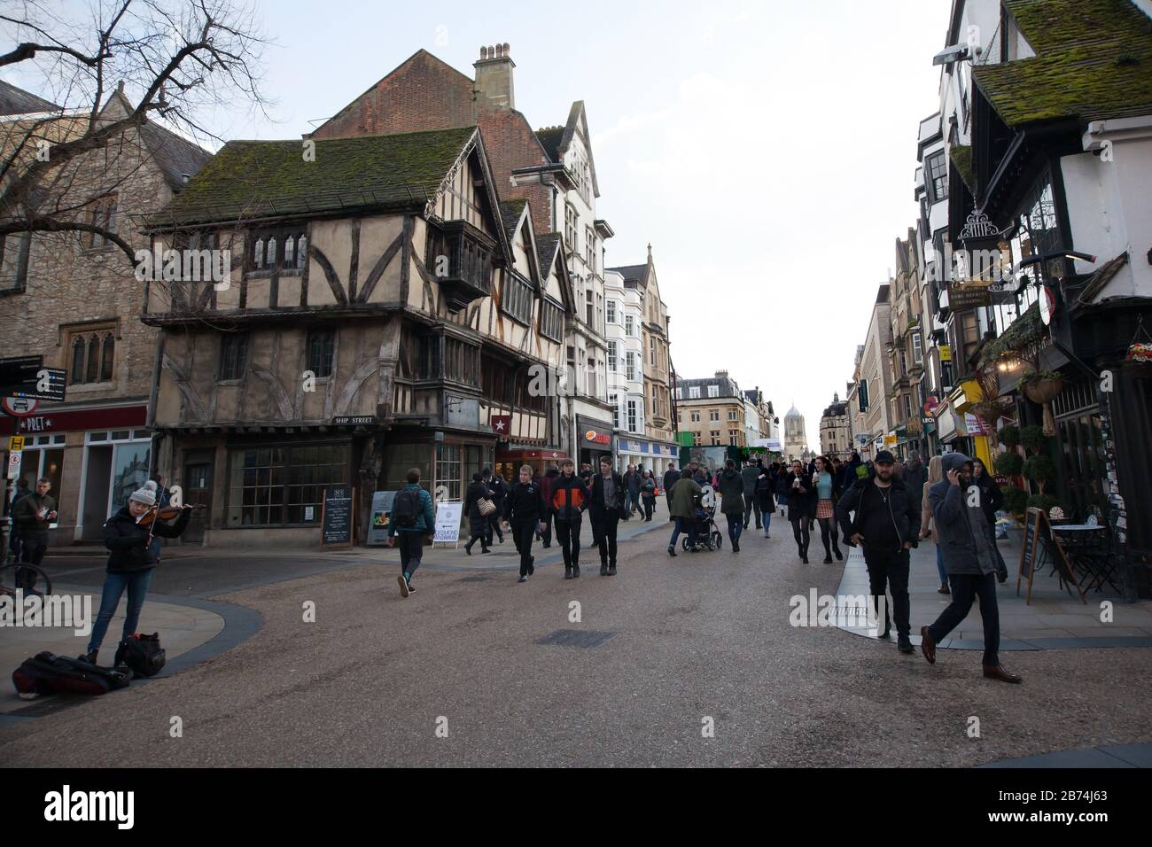 Oxford Oxfordshire UK 03 09 2020 Beschäftigt Käufer auf Der Historischen Cornmarket Street in Oxford UK Stockfoto