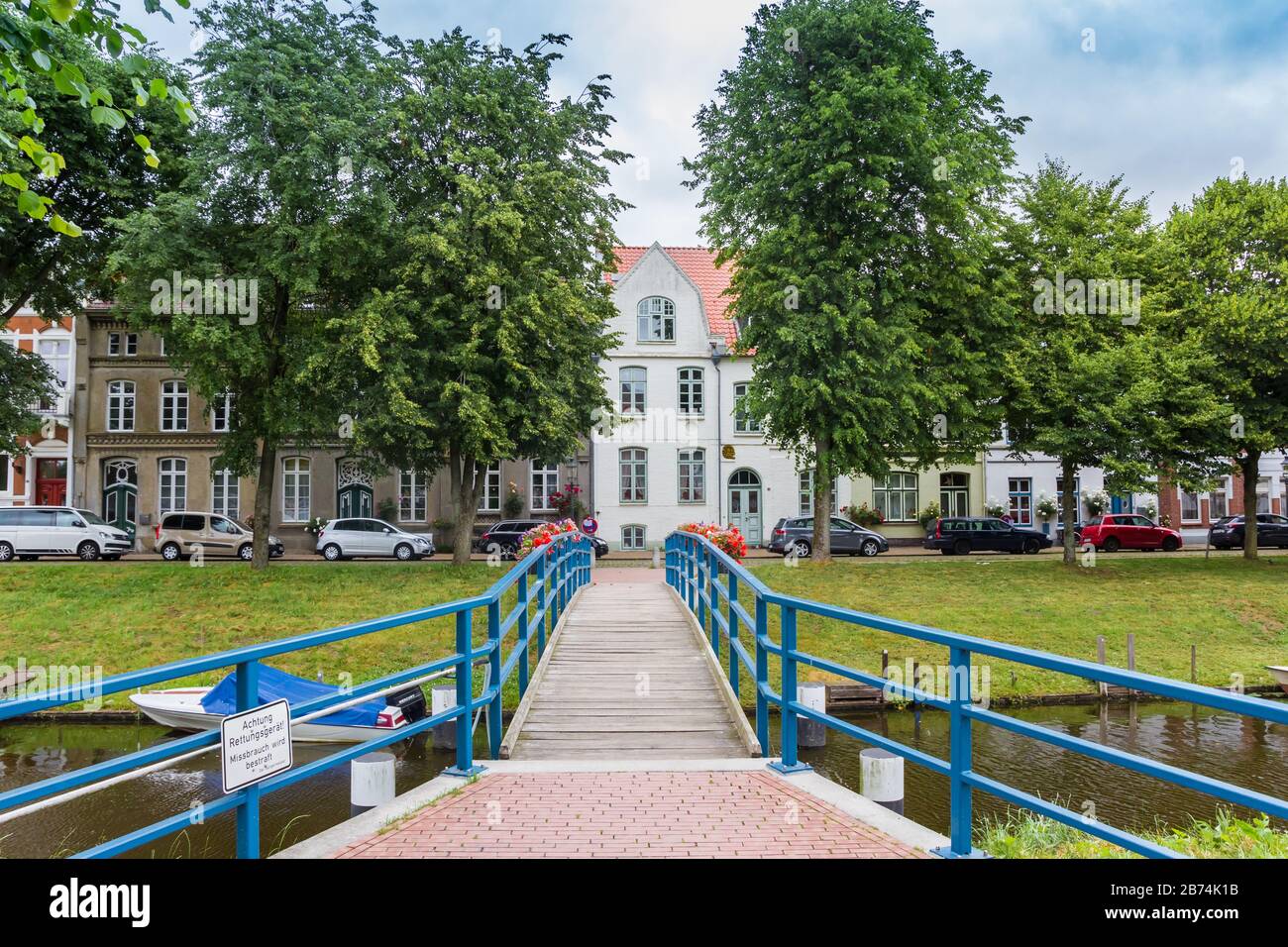 Fußgängerbrücke über den zentralen Kanal in der Friedrichstadt, Deutschland Stockfoto