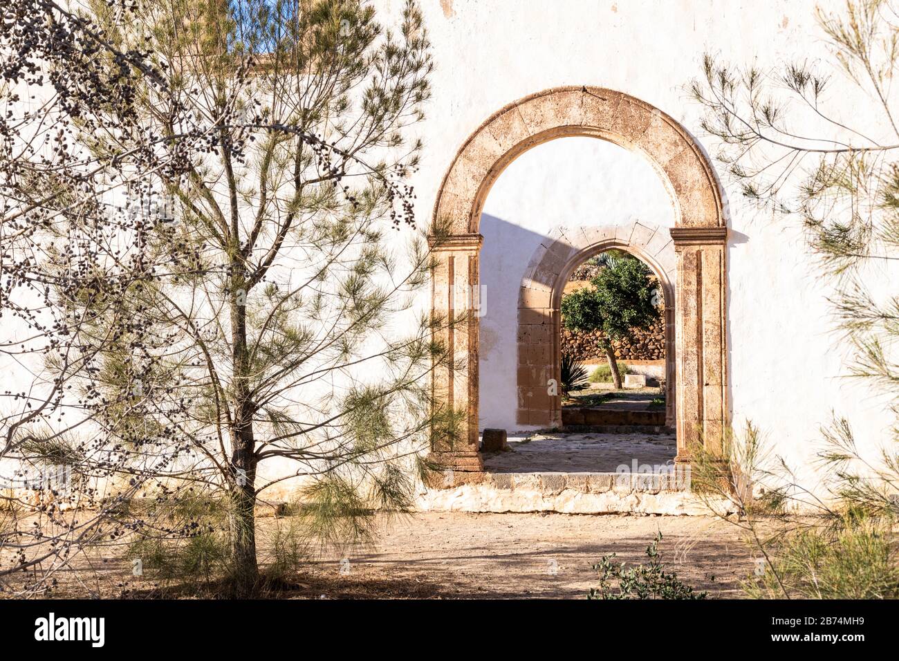 Ruinen des ehemaligen Klosters oder Klosters der Franziskaner in Betancuria, der alten Hauptstadt der Kanareninsel Fuerteventura Stockfoto