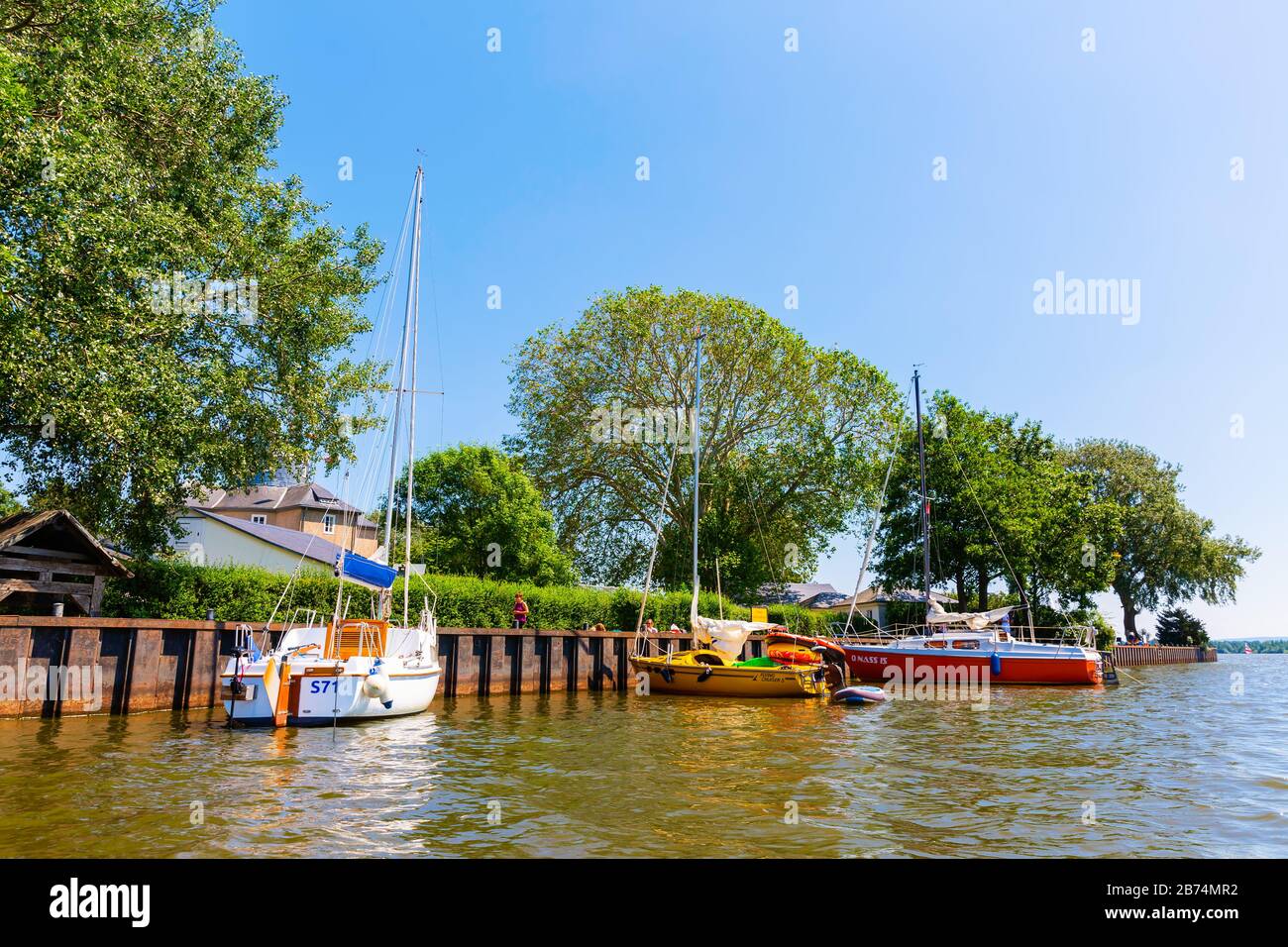 Steinhude, Deutschland - 23. Juni 2019: Insel Wilhelmstein im Steinhuder Meer mit nicht identifizierten Menschen. Die Insel wurde als Befestigungsanlage in angelegt Stockfoto