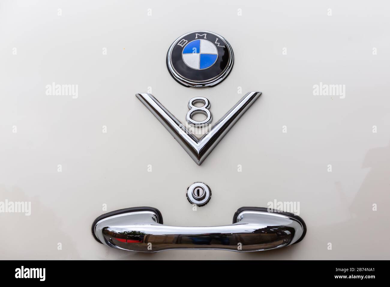 Essen, Deutschland - 12. Oktober 2019: Heckdetails eines klassischen BMW 501. Der BMW 501 war ein von 1952 bis 1958 hergestelltes Luxusauto von BMW Stockfoto