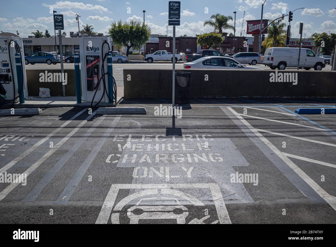 Ladestation für Elektrofahrzeuge, Los Angeles, Kalifornien, USA Stockfoto