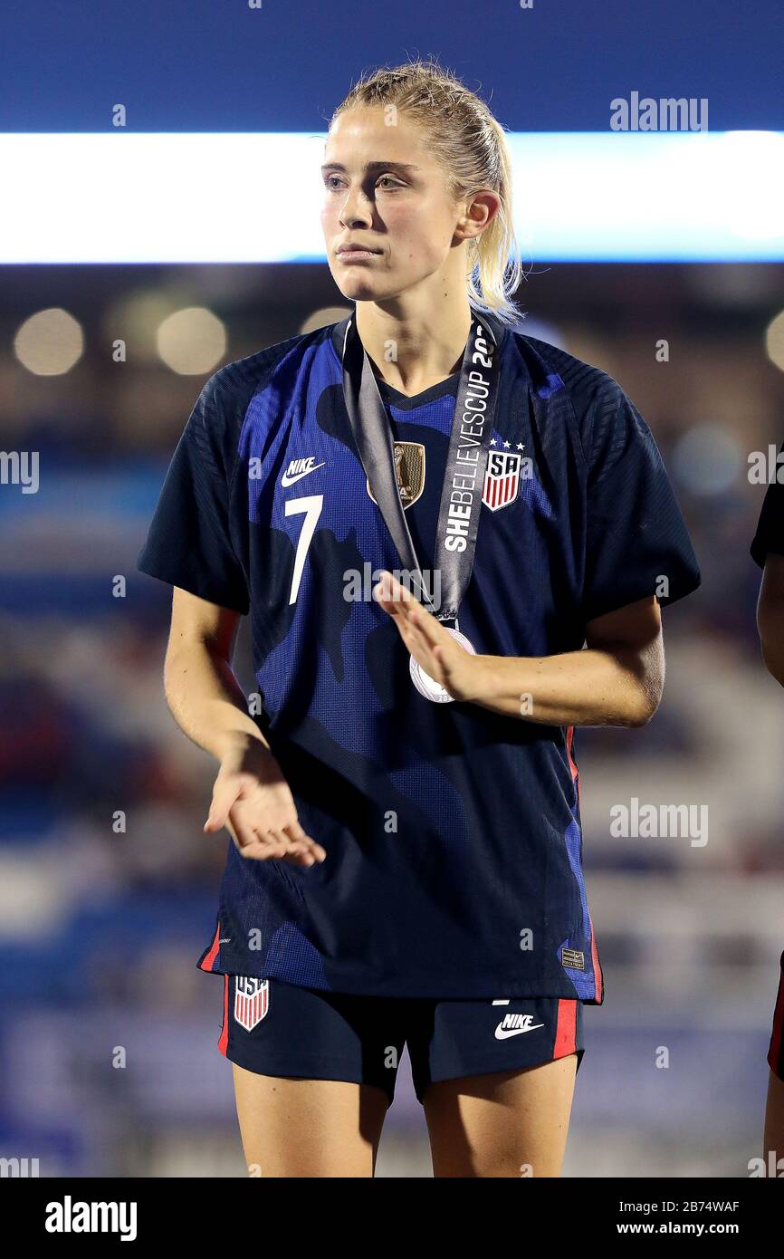 US-Verteidiger Abby Dahlkemper (7) nimmt Medaille nach dem SheBelieves Cup internationalen freundschaftlichen Frauenfußballspiel am Mittwoch, 11. März 2020, in Frisco, Texas, USA an. (Foto von IOS/Espa-Images) Stockfoto