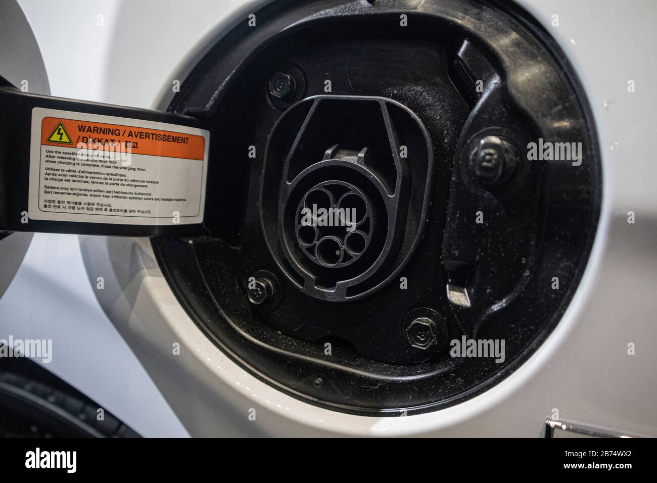 Schließen Sie das Ladegerät für Elektrofahrzeuge (PEV) an, Los Angeles Auto Show, Kalifornien, USA Stockfoto