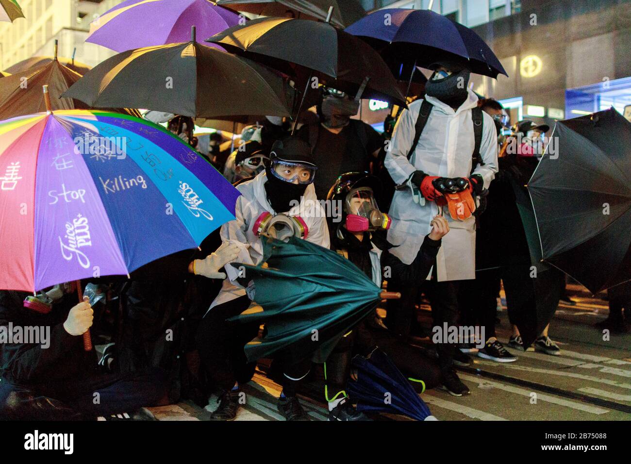 Pro-Demokratie-Demonstranten nehmen an einem marsch in Hongkong Teil. Demonstranten stehen in Central mit der Polizei ab, um den friedlichen marsch zu schützen. Stockfoto