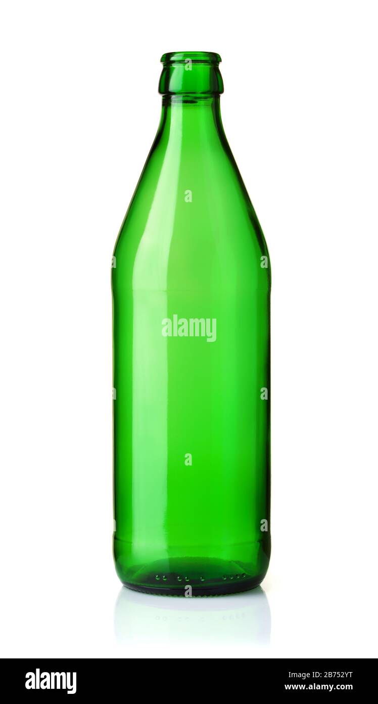 Vorderansicht der leeren, glasgrünen Flasche isoliert auf weiß Stockfoto