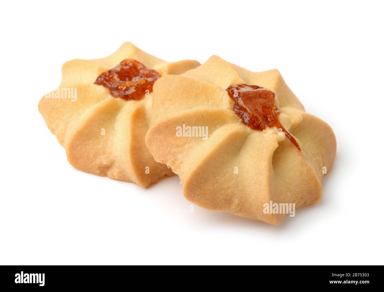 Shortbread Plätzchen mit Marmelade isoliert auf Weiß Stockfoto