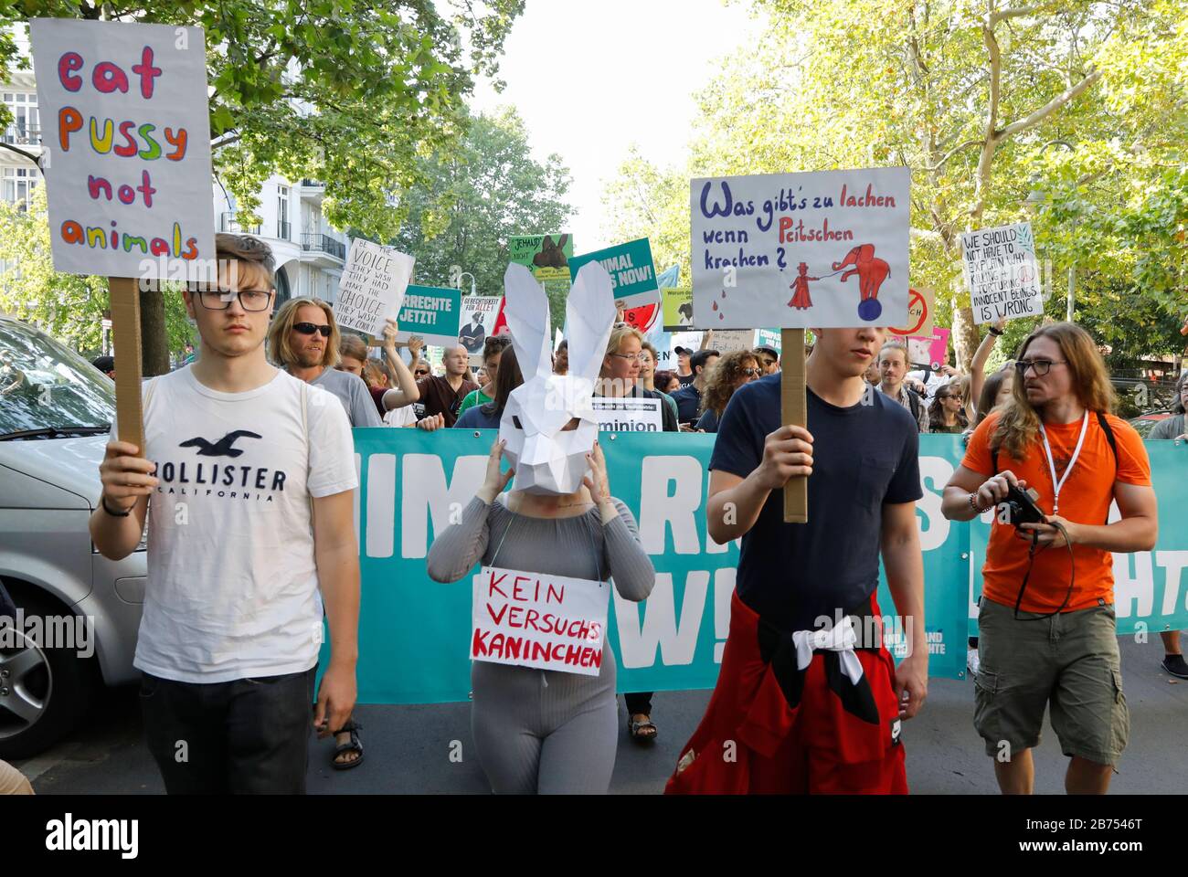 Demo "offizielle Tierrechte März 2019 am Berliner Rosenthaler Platz, 25.08.2019. Der Animal Rights March ist ein Demo der veganen Gemeinschaft zum Tierschutz und Tierrecht. [Automatisierte Übersetzung] Stockfoto