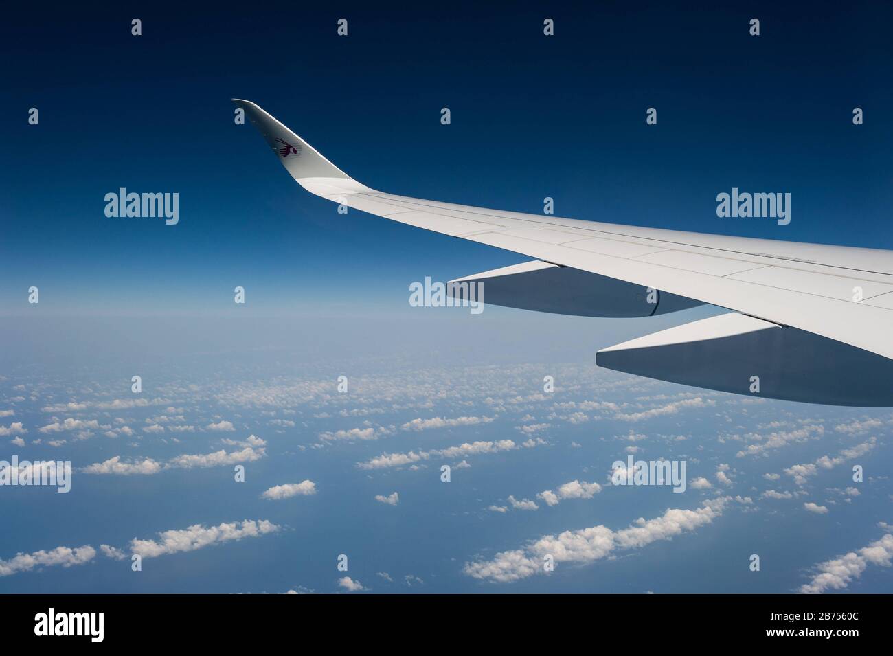 05.06.2019, Doha, Katar - Flug mit einem Airbus A350 von Qatar Airways auf dem Weg von Singapur nach Doha. [Automatisierte Übersetzung] Stockfoto