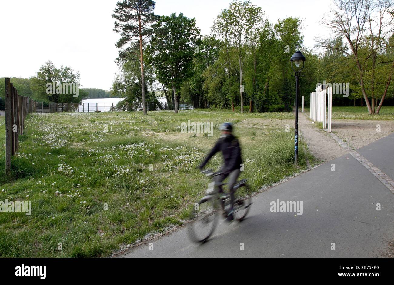 Wanddenkmal am Glienicker See im Berliner Stadtteil Kladow. In diesem Jahr, am 9. November 2019, wird der Fall der Berliner Mauer zum 30. Jahrestag ihres Falls. [Automatisierte Übersetzung] Stockfoto