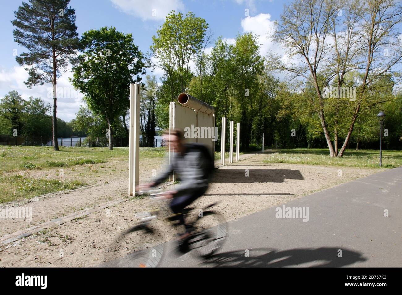 Wanddenkmal am Glienicker See im Berliner Stadtteil Kladow. In diesem Jahr, am 9. November 2019, wird der Fall der Berliner Mauer zum 30. Jahrestag ihres Falls. [Automatisierte Übersetzung] Stockfoto