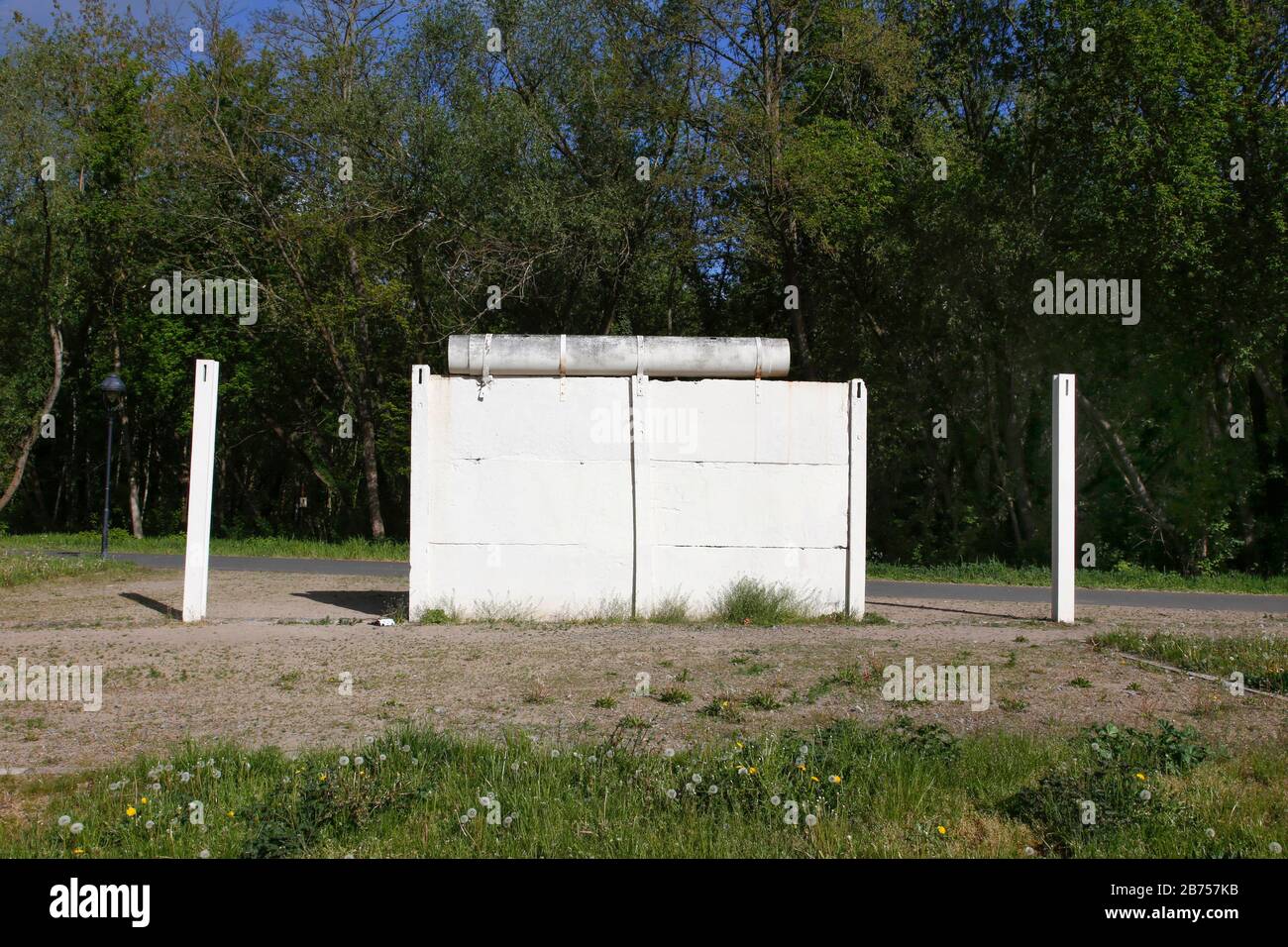 Wanddenkmal am Glienicker See im Berliner Stadtteil Kladow. In diesem Jahr, am 9. November 2019, wird der Fall der Berliner Mauer zum 30. Jahrestag ihres Falls. [Automatisierte Übersetzung] Stockfoto