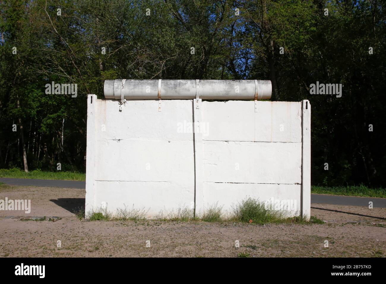 Wanddenkmal am Glienicker See im Berliner Stadtteil Kladow. In diesem Jahr, am 9. November 2019, wird der Fall der Berliner Mauer zum 30. Jahrestag ihres Falls. [Automatisierte Übersetzung] Stockfoto