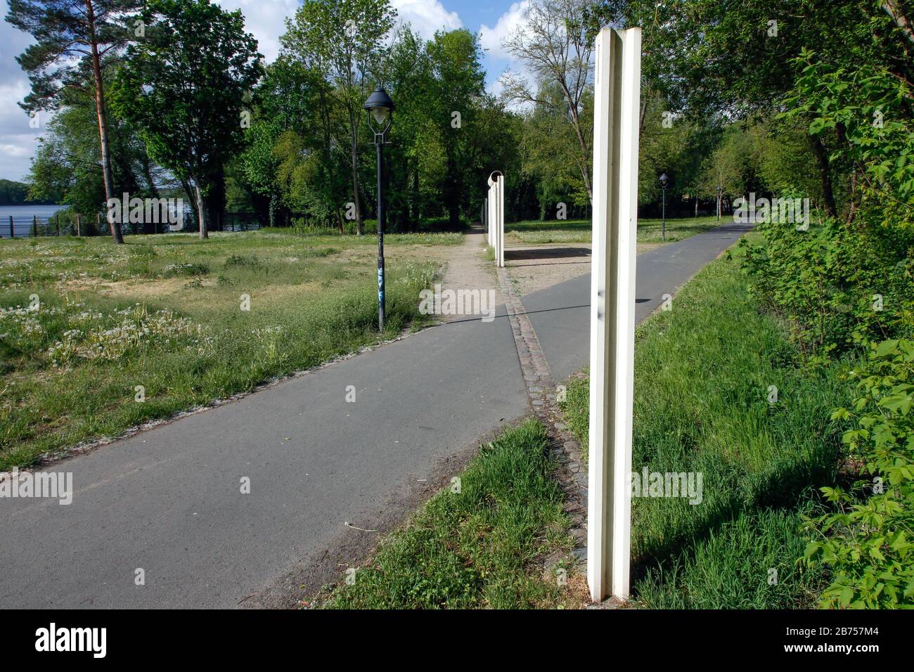 Wanddenkmal am Glienicker See im Berliner Stadtteil Kladow. In diesem Jahr, am 9. November 2019, wird der Fall der Berliner Mauer zum 30. Jahrestag ihres Falls. [Automatisierte Übersetzung] Stockfoto