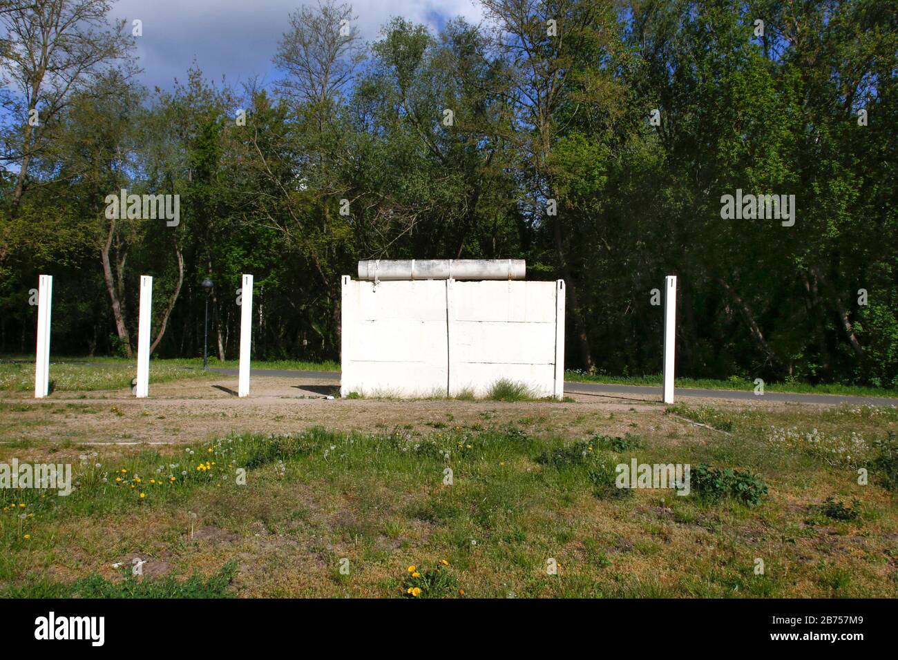 Wanddenkmal am Glienicker See im Berliner Stadtteil Kladow. In diesem Jahr, am 9. November 2019, wird der Fall der Berliner Mauer zum 30. Jahrestag ihres Falls. [Automatisierte Übersetzung] Stockfoto