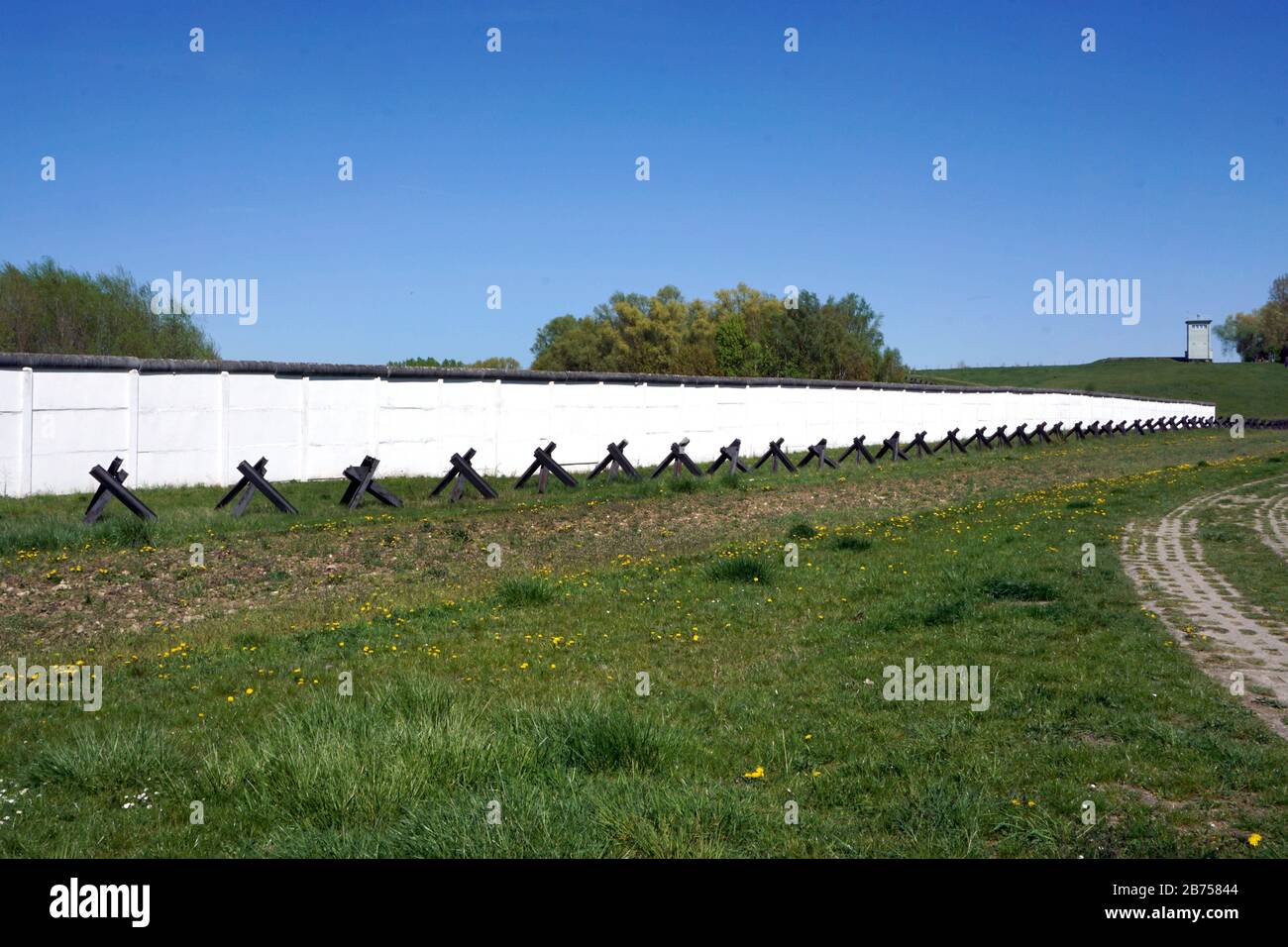 Grenzdenkmal Hoetensleben, ehemalige Grenzbefestigungen der DDR in Hoetensleben, der heutigen Landesgrenze zwischen Sachsen-Anhalt und Niedersachsen. In diesem Jahr, am 9. November 2019, wird der Fall der Berliner Mauer zum 30. Jahrestag ihres Falls. [Automatisierte Übersetzung] Stockfoto