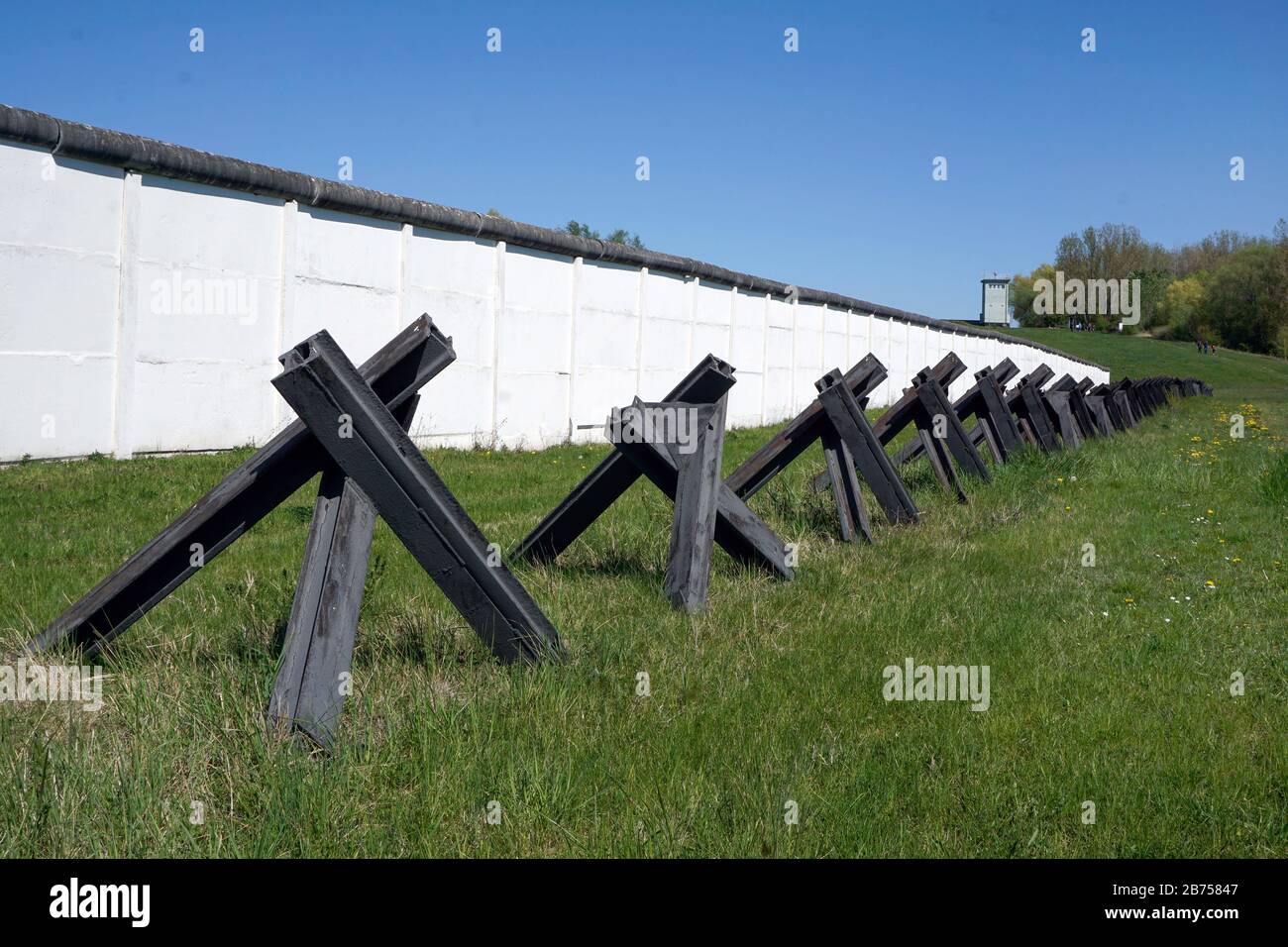 Grenzdenkmal Hoetensleben, ehemalige Grenzbefestigungen der DDR in Hoetensleben, der heutigen Landesgrenze zwischen Sachsen-Anhalt und Niedersachsen. In diesem Jahr, am 9. November 2019, wird der Fall der Berliner Mauer zum 30. Jahrestag ihres Falls. [Automatisierte Übersetzung] Stockfoto