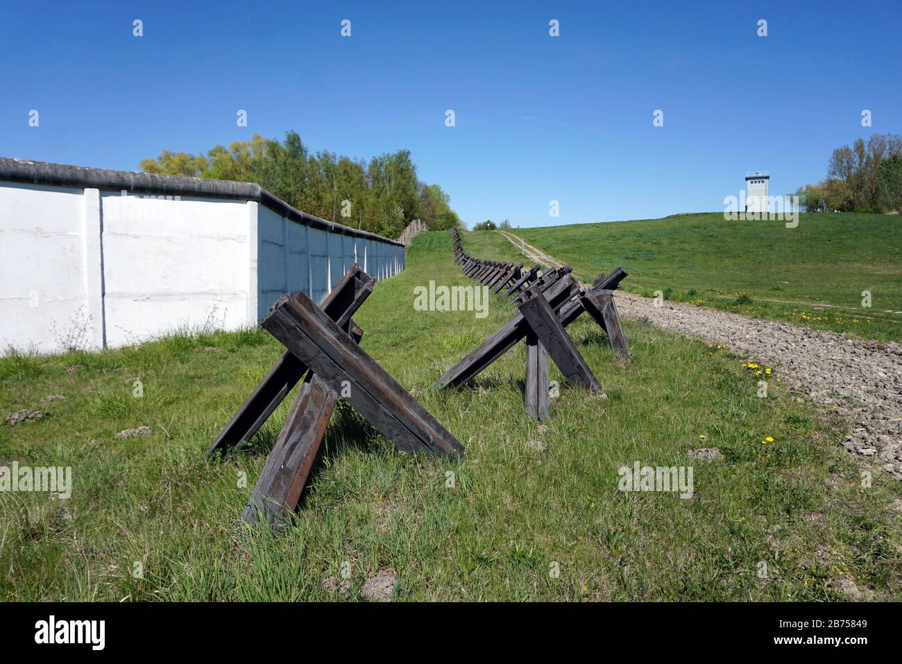 Grenzdenkmal Hoetensleben, ehemalige Grenzbefestigungen der DDR in Hoetensleben, der heutigen Landesgrenze zwischen Sachsen-Anhalt und Niedersachsen. In diesem Jahr, am 9. November 2019, wird der Fall der Berliner Mauer zum 30. Jahrestag ihres Falls. [Automatisierte Übersetzung] Stockfoto