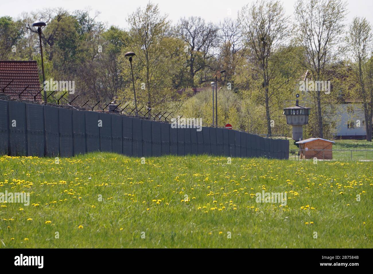 Grenzdenkmal Hoetensleben, ehemalige Grenzbefestigungen der DDR in Hoetensleben, der heutigen Landesgrenze zwischen Sachsen-Anhalt und Niedersachsen. In diesem Jahr, am 9. November 2019, wird der Fall der Berliner Mauer zum 30. Jahrestag ihres Falls. [Automatisierte Übersetzung] Stockfoto