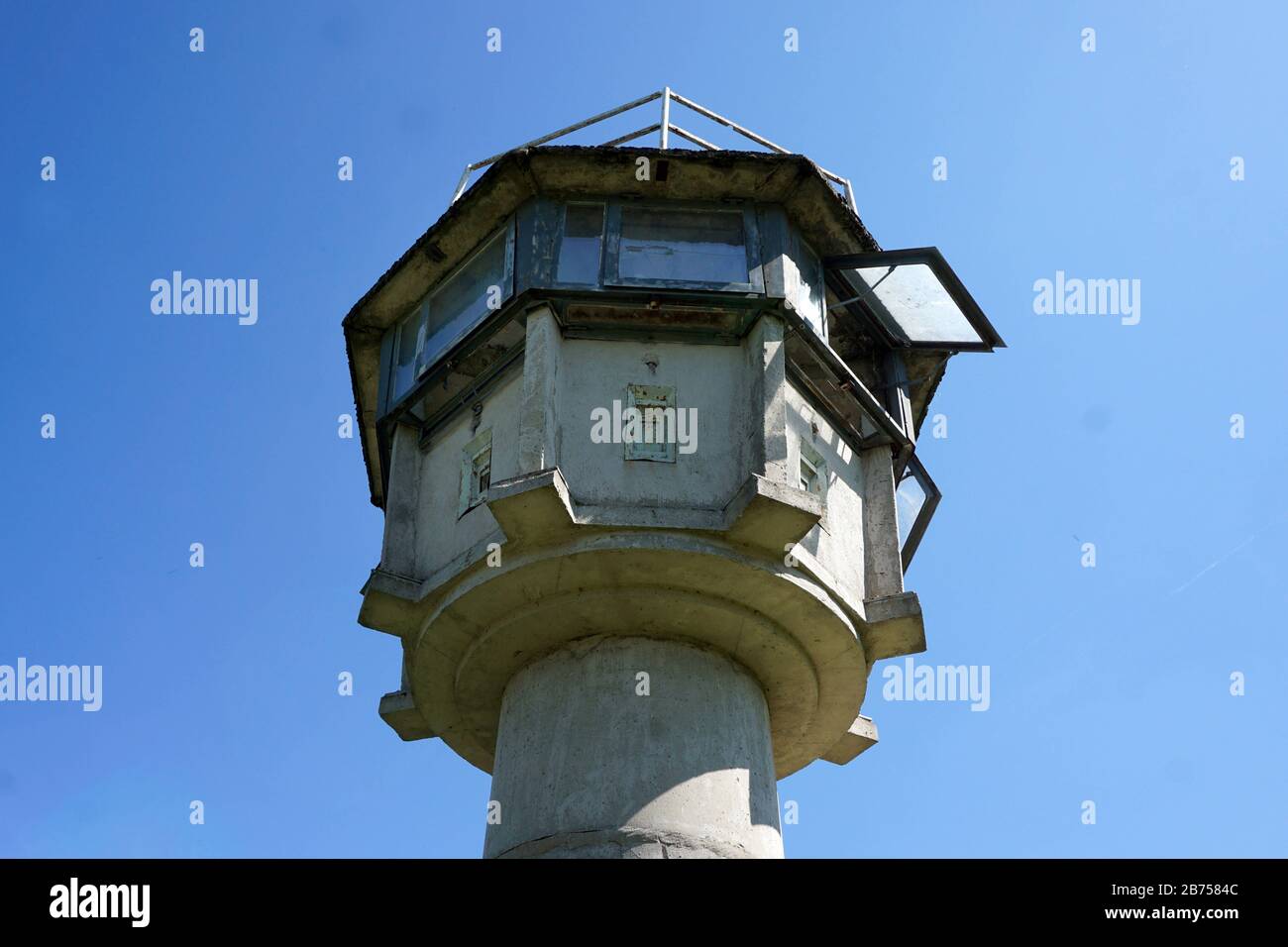 Grenzdenkmal Hoetensleben, ehemalige Grenzbefestigungen der DDR in Hoetensleben, der heutigen Landesgrenze zwischen Sachsen-Anhalt und Niedersachsen. In diesem Jahr, am 9. November 2019, wird der Fall der Berliner Mauer zum 30. Jahrestag ihres Falls. [Automatisierte Übersetzung] Stockfoto