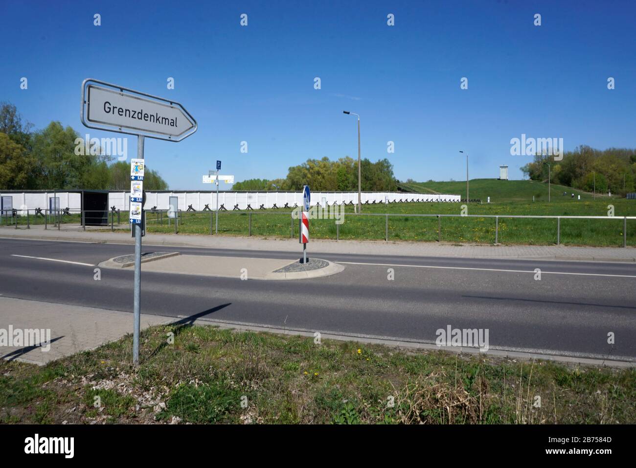 Grenzdenkmal Hoetensleben, ehemalige Grenzbefestigungen der DDR in Hoetensleben, der heutigen Landesgrenze zwischen Sachsen-Anhalt und Niedersachsen. In diesem Jahr, am 9. November 2019, wird der Fall der Berliner Mauer zum 30. Jahrestag ihres Falls. [Automatisierte Übersetzung] Stockfoto