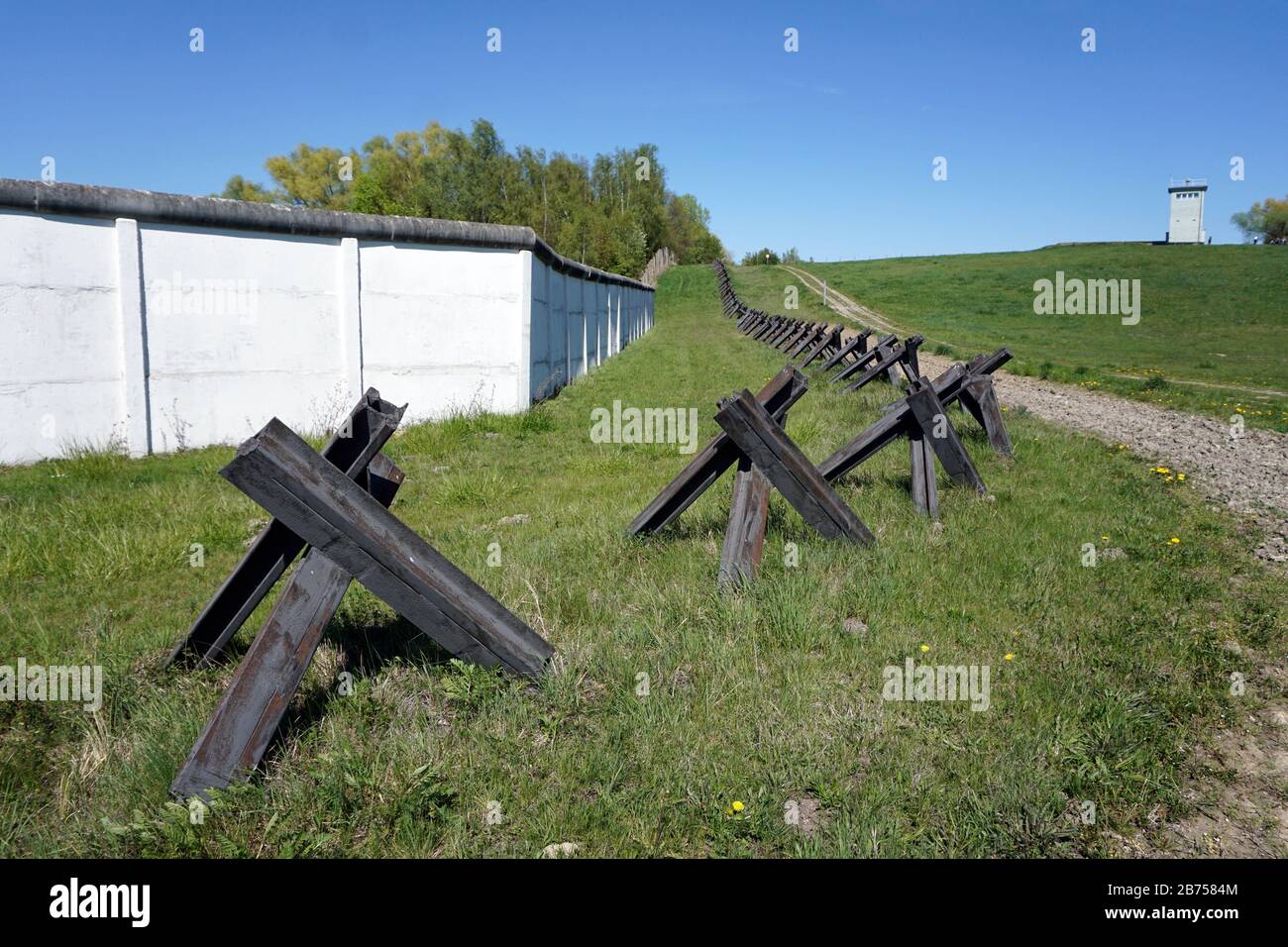 Grenzdenkmal Hoetensleben, ehemalige Grenzbefestigungen der DDR in Hoetensleben, der heutigen Landesgrenze zwischen Sachsen-Anhalt und Niedersachsen. In diesem Jahr, am 9. November 2019, wird der Fall der Berliner Mauer zum 30. Jahrestag ihres Falls. [Automatisierte Übersetzung] Stockfoto