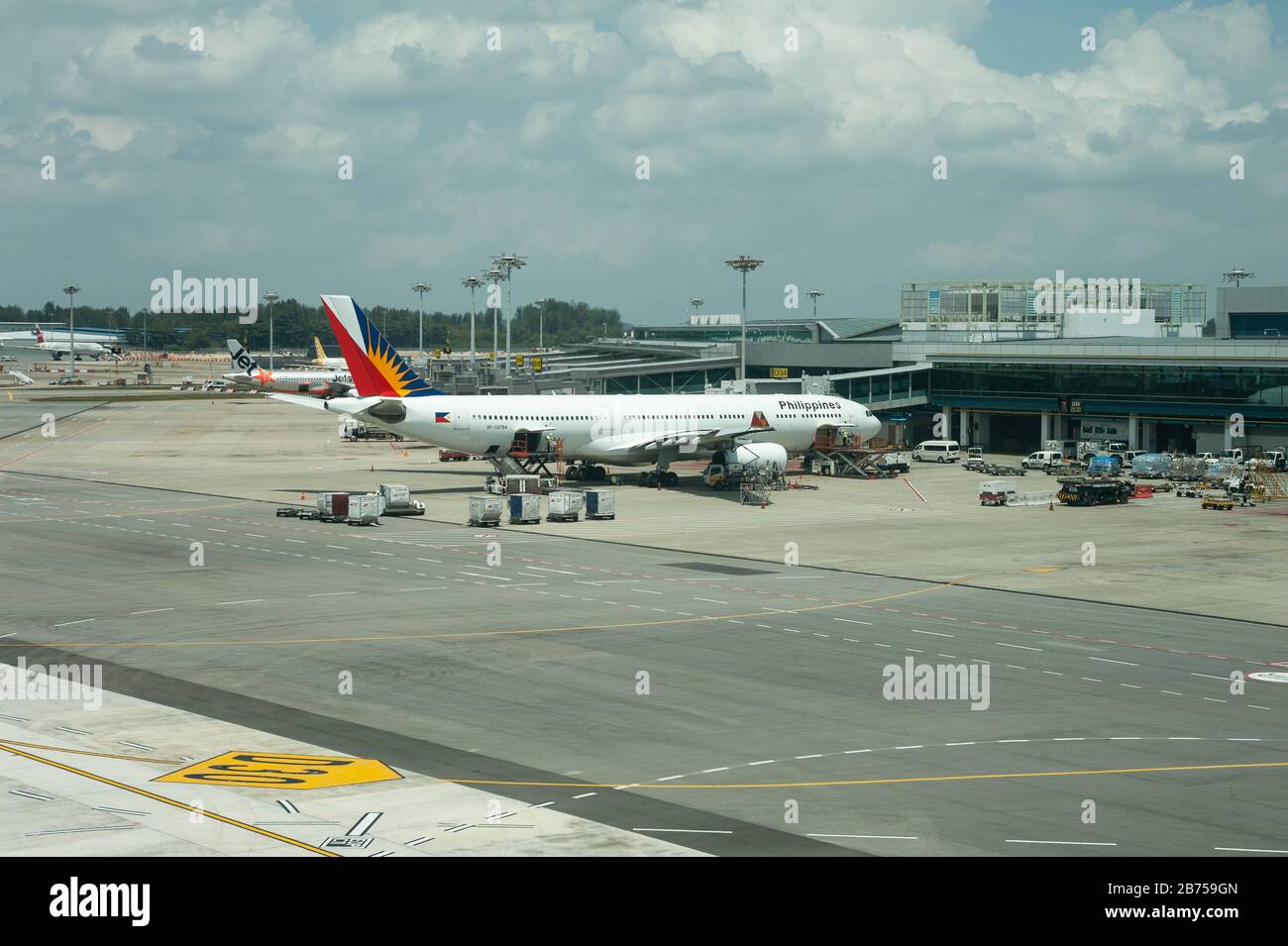 01.03.2019, Singapur, Republik Singapur, Asien - EIN Passagierflugzeug der Fluggesellschaft Philippine Airlines Airbus A330-300 am Flughafen Changi. [Automatisierte Übersetzung] Stockfoto