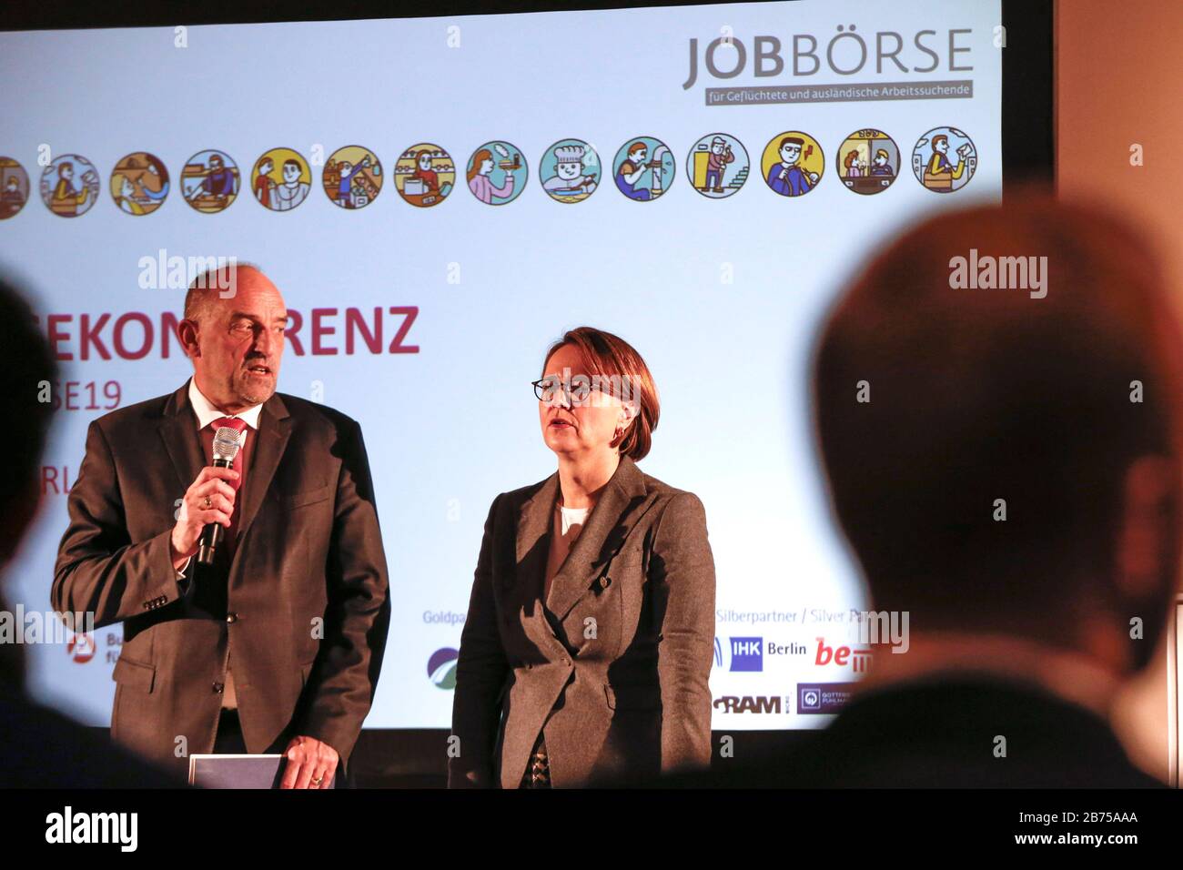 Detlef Scheele, Hauptgeschäftsführer der Bundesarbeitsagentur und Annette Widmann-Maus, Integrationsbeauftragte der Bundesregierung bei der Jobbörse in Berlin am 28. Januar 2019. Zuvor hatten beide ein Kooperationsabkommen unterzeichnet, um die Integration von Migranten in den Arbeitsmarkt zu verbessern. [Automatisierte Übersetzung] Stockfoto