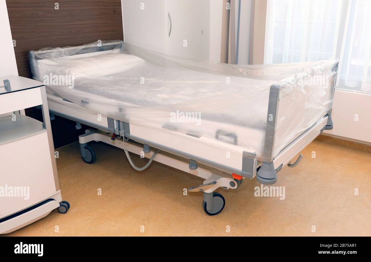 Blick auf Krankenhausbetten im Krankenhauszimmer der neu eröffneten ARONA  Klinik in Berlin-Marzahn am 25.01.2019. Die Klinik ist auf die geriatrische  Medizin spezialisiert. [Automatisierte Übersetzung] Stockfotografie - Alamy
