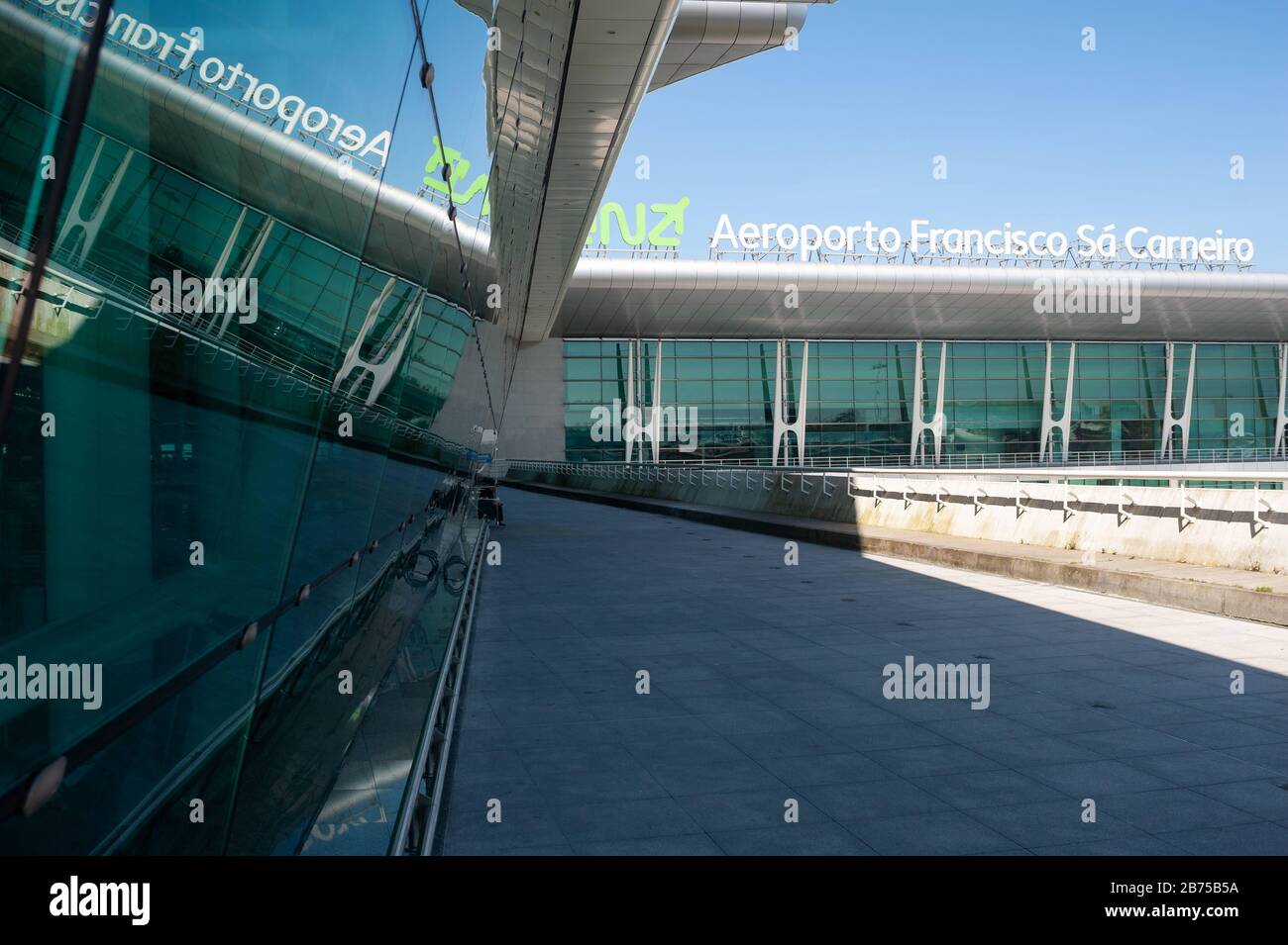 16.06.2018, Porto, Portugal, Europa - Terminal des internationalen Flughafens von Porto Francisco Sa Carneiro. [Automatisierte Übersetzung] Stockfoto