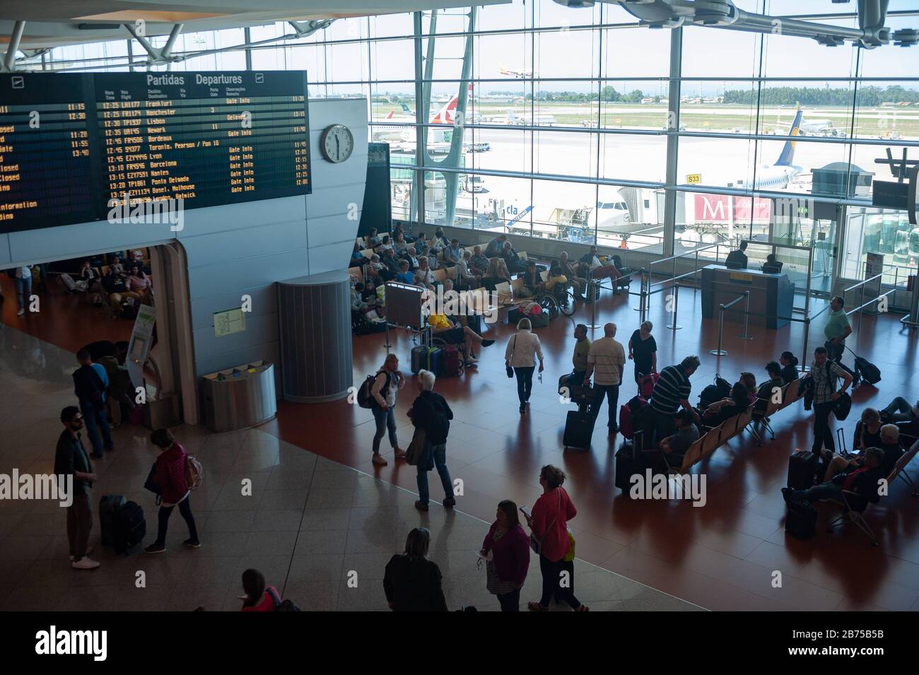 Interior porto airport portugal -Fotos und -Bildmaterial in hoher Auflösung  – Alamy