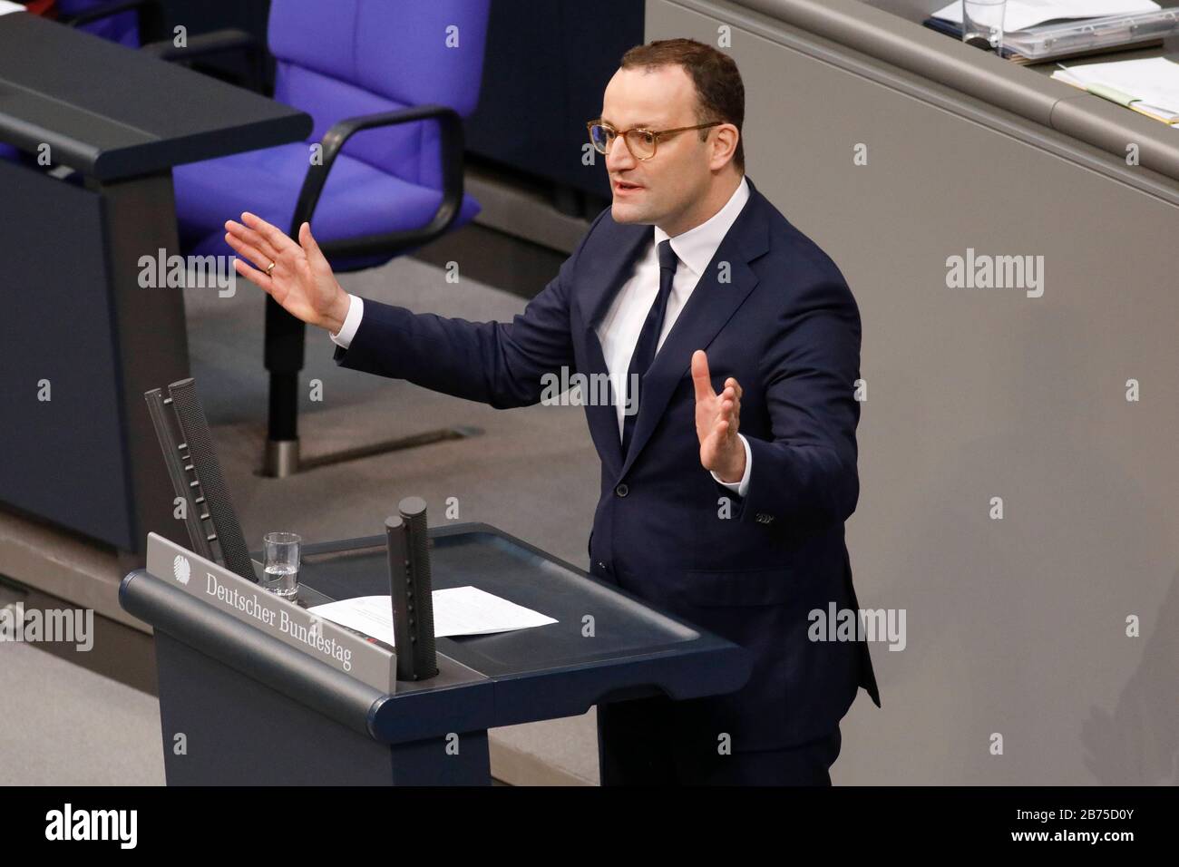 Bundesgesundheitsminister Jens Spahn, CDU, spricht im Deutschen Bundestag. [Automatisierte Übersetzung] Stockfoto